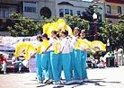 Published on 7/12/2002 Falun Gong Practitioners from San Francisco Hold a Benefit Performance to Clarify the Truth in Chinatown on Independence Day