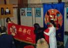 Published on 4/28/2000 San Francisco(US)practitioners attented local Health Expo and introduced Falun Dafa to the public. Photo:Practitioners were decorating the booth. 
