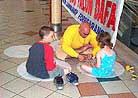 Published on 1/5/2002 Promote Dafa in "Truth-Compassion-Forbearance Week" in Hobart, Tasmania, Australia