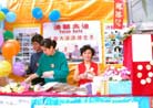 Published on 2/13/2002 Hong Kong practitioners spreading Fa at Chinese New Year’s Eve.