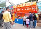 Published on 2/13/2002 Hong Kong practitioners spreading Fa at Chinese New Year’s Eve.