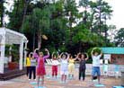 Published on 10/5/2001 Falun Gong Attracts People At Various Expos in Tampa, Florida 