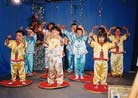Published on 4/6/2002 Sydney TV Channel 31 Reports Sydney Minghui School Students’ Demonstration of Falun Gong Exercises

