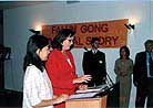 10/2/2000发表.法轮功欧洲议会图片展报道