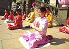 Published on 8/24/2002 UK Practitioners Hold Falun Dafa Demonstration and Art Performance Week