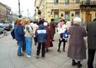 Published on 11/5/2001 Russia: St. Petersburg practitioners spread Dafa in group and clarify the truth 