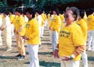 Published on 11/29/2001 Demonstrate Falun Gong In Taizhong 