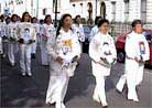 10/18/2001发表.法轮功及支持者伦敦大游行呼吁国际阻止中国国家恐怖主义蔓延
