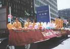 Published on 7/5/2000 Montreal Falun Dafa practitioners join other people from all walks of life in the parade to celebrate Canada National Day