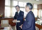 Published on 12/23/2001 Clarify Truth in Hiroshima, Dafa Showed its Power. 