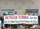3/18/2002发表.呼吁停止镇压　休士顿中领馆前大法弟子继续绝食