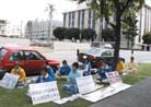 3/18/2002发表.洛杉矶大法弟子中领馆外绝食请愿，制止江泽民屠杀令