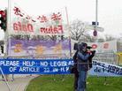 Published on 12/21/2002 欧洲大法弟子就香港“23条”立法向欧洲议会讲清真相