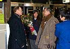 Published on 1/16/2001 With the great support and the concerted efforts from the Canadian Government, Department of Foreign Affairs, Members of Parliament, Senators, Amnesty International and Human rights organizations, the media and all kindhearted people, Falun Gong practitioner, Professor Kunlun Zhang was released and returned to Canada from China, early in the morning of January 16, 2001. Members of Amnesty International and Falun Gong practitioners warmly greeted Professor Zhang at the Ottawa Airport.

Professor Zhang was sentenced to three years in a Chinese labor camp without trial on Nov. 15, 2000 for peacefully practicing Falun Gong exercises in a public park. In the labor camp, he was tortured by electric shock and other brutal means. Due to international pressure, the Chinese government released Professor Zhang on January 10, 2001 after he served only two months of his sentence.

After his release, he told his daughter Lingdi Zhang over the phone on January 11, 2001, that he would continue practicing Falun Gong. He also expressed his sincere gratitude to the Canadian people for giving their unending support. Ms. Zhang stated that a daughter’s appeal for her father’s misfortune is just one small voice; however, the combined voices from the entire society carry a stronger power. From her father’s experience, it is a clear lesson of the success of moral support.

The Volunteer Team for the "Appeal for Professor Kunlun Zhang’s Freedom" sincerely thank the Canadian Government, Department of Foreign Affairs, renowned international human rights lawyer MP Irwin Cotler (international legal counsel to Professor Zhang), Amnesty International and Human rights organizations, Members of Parliament, Senators, and all kind-hearted people who offered support. Also, we would also like to thank the media who have been giving fair and detailed reports on Professor Zhang’s case.

Professor Kunlun Zhang is only one of the thousands of Falun Gong practitioners being persecuted. To date, at least 122 Falun Gong practitioners are reported to have died in police custody since the crackdown began. Thousands upon thousands of innocent Falun Gong practitioners are still being tortured, beaten and killed in labor camps, prisons, and detention centers every day.

The imprisonment and torture of Falun Gong practitioners in China is unlawful and the persecution severely violates China’s own constitution as well as the international human rights treaties China has signed. Falun Gong is a peaceful meditation practice that focuses on morality and the principle of "Truthfulness-Compassion-Tolerance".

It is our sincerest hope that the kind-hearted Canadian people and the Canadian government who is a major contributor to the worldwide peace and justice will continue their persistent support, urge the Chinese government to end the persecution of Falun Gong and release all Falun Gong practitioners.

One release is not enough. Alex Neve, the Secretary General of Amnesty International Canada said: "... the Chinese often try to deal with individual cases that are "irritants" in advance of trade missions. Canada must not be deflected by the conditional release of one prisoner. It must press the Chinese to stop the continuing crackdown on all Falun Gong practitioners and other dissidents and respect human rights throughout the country."
