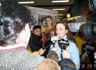 Published on 3/31/2002 Toronto practitioner Christine Loftus was arrested with her boyfriend outside Hailong Supermarket in Beijing on March 28, 2002 and was subsequently deported out of China. On March 29, 2002, Christine arrived in Toronto airport and was warmly welcomed by dozens of practitioners. Several major Chinese and Western news media agencies were present at the airport and interviewed her.