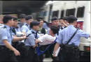 Published on 3/15/2002 Hong Kong Falun Gong practitioners issue clarification to the No. 4 Statement from Hong Kong police-photo evidence of Hong Kong police’s brutal actions on Falun Gong practitioners 