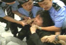 Published on 3/15/2002 Hong Kong Falun Gong practitioners issue clarification to the No. 4 Statement from Hong Kong police-photo evidence of Hong Kong police’s brutal actions against Falun Gong practitioners 