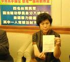 Published on 5/1/2004 Media concerned Falun Gong practitioners being denied entry to Hong Kong due to a blacklist (Photo)
