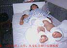 Published on 9/20/2000 Zhu Hang, Associate Professor of Department of Humanity and Social Sciences of Dalian University of Science and Technology, was arrested when practicing the Falun Gong exercises in a park on Aug. 30, 1999, charged with "disrupting social order with feudalistic superstition." When detained in the Dalian YaoJia Detention Center located in NanGuanLing, she went through unimaginable suffering, inhuman treatment, and torture.

She was tortured with the "Di Lao" (translated literally as the "prison in hell") device that held her unable to move. Furthermore, she was not allowed to use toilet or eat on her own. Because she did not want to make difficulties for other detained practitioners, and there was not enough food for everyone, she started a hunger strike. After 7 days, the authorities ordered several guards to force her to eat by pricking her mouth with spoons ruthlessly, which caused severe injury in her mouth. Later, they installed a pipe in her nose to feed liquid in her. She finally lost consciousness because of the torture, and was sent to the People’s No. 2 Hospital in Dalian City for recovery.

