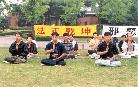 Published on 5/31/2001 Falun Dafa Practitioners in Korea send forth righteous thoughts in 2001.