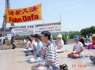 Published on 6/24/2003 Falun Gong practitioners send forth righteous thoughts to eliminate evil near Eiffel Tower in 2003.
