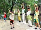 Published on 11/30/2002 Young Falun Dafa practitioners in Melbourne Minghui School hold group exercise practice, 2002.