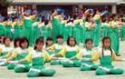 Published on 5/30/2004 Mingyi Primary School students in Hualian, Taiwan, hold group practice of Falun Dafa exercises, May 2004.