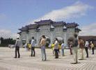Published on 4/29/2002 Spreading Falun Dafa at the Chung-Cheng Memorial Hall in Taiwan 