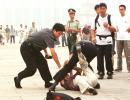 Published on 7/21/2001 美联社：镇压法轮功两周年之际警察在天安门广场抓人
