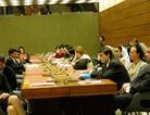 法轮功学员在联合国举办以“中国国家恐怖主义：迫害法轮功”为主题的讨论会 2004-04-05