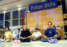 Published on 11/27/2002 Falun Dafa Is Warmly Received During the Austrian Health Expo