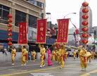Published on 11/28/2003 Chicago, USA: Falun Dafa Practitioners Participate in 70th Annual State Street Thanksgiving Parade (Photos)
