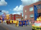 Published on 7/27/2005 Edmonton, Canada: Falun Gong Practitioners Participate in Klondike Days Parade and Win Award (Photos)