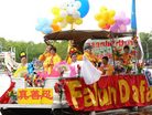 Published on 5/23/2006 Ottawa, Canada: Falun Gong Participates in Tulip Festival Parade (Photo)
