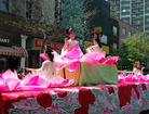 Published on 7/2/2006 Montreal, Canada: Falun Gong Group Is Most Eye-catching in Canada Day Parade (Photos)