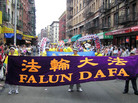 Published on 7/3/2006 New York: "Falun Gong is Fabulous!" (Photos)