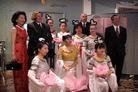 加拿大渥太华法轮功学员与各界共同举办2003羊年新春联欢会，图为 莲花艺术团的演员和加拿大政府官员、华人代表合影  加拿大  2003-2-2