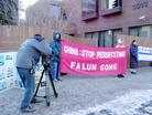 Published on 1/1/2004 On December 30, Falun Gong practitioners in Calgary came to the Chinese Consulate in Calgary to commemorate Liu Chengjun and demand an immediate end to the persecution against Falun Gong. 

