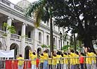 Published on 10/11/2000 Chief Executive of Hong Kong delivered a policy address, Falun Dafa practitioners gathered in Zheda park outside the Legislative Council to practice the exercises and promote Falun Dafa to the legislators and government officials. 