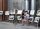 Published on 7/22/2002 From July 17 to 18, 2002, practitioners held a "Journey of Falun Dafa" photo exhibition in cities of Kitchener and Waterloo, Canada.