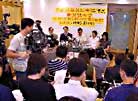 Published on 10/9/2000 "Falun Gong Practitioner Sue Jiang Zemin" press conference was successfully held in Hong Kong. 