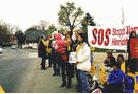Published on 4/13/2002 On the morning of April 10, 2002, during Jiang’s visit to the small town of Potsdam, Germany, over 200 Dafa practitioners from around the world held a press conference in the town.