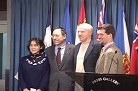 Published on 11/18/2004 The photo is Falun Gong practitioner Lin Shenli’s wife and three Canadian MPs who have helped rescue Lin Shenli at the press conference.