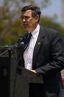 法轮功学员在华盛顿D.C. 集会, 国会议员Rush Holt 到会支持, 谴责中共政府迫害法轮功的恐怖暴行 2002-07-20