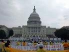 Published on 7/29/2003 On the morning of July 22, 2003, thousands of Falun Gong practitioners from all over the world held a symbolic trial in front of Capitol Hill to comprehensively expose the crimes of Jiang Zemin and the persecution he single-handedly started.


