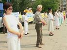 Published on 7/27/2004 After holding a peaceful appeal at the Chinese Embassy on July 20 2004 to mark the fifth year of the persecution, Dafa practitioners from Moscow, St. Petersburg, Kaluga and other cities organised another parade and gathering in the northwestern district of Moscow. 