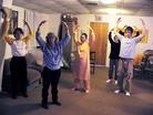 Published on 12/14/2004 On the evening of December 6,2004,Falun Dafa practitioners gave a seminar about Falun Gong at the Satchidananda Ashram, Yogaville,Virginia to introduce Falun Gong and the persecution in China.Many people learned the five sets of exercises during the seminar.