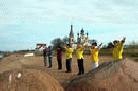 Published on 10/24/2001 Falun Dafa practitioners participating in the SOS! Global Rescue Russian Car Tour hold group exercise practice, October 2001.