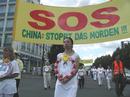 Published on 7/28/2001 Falun Dafa practitioners in Germany participate in SOS! Walk in Berlin, July 22, 2001.
