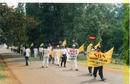 Published on 9/21/2001 Falun Dafa practitioners in Indonesia finish the SOS! Global Rescue Walk from Bandung to Jakarta on September 18, 2001.